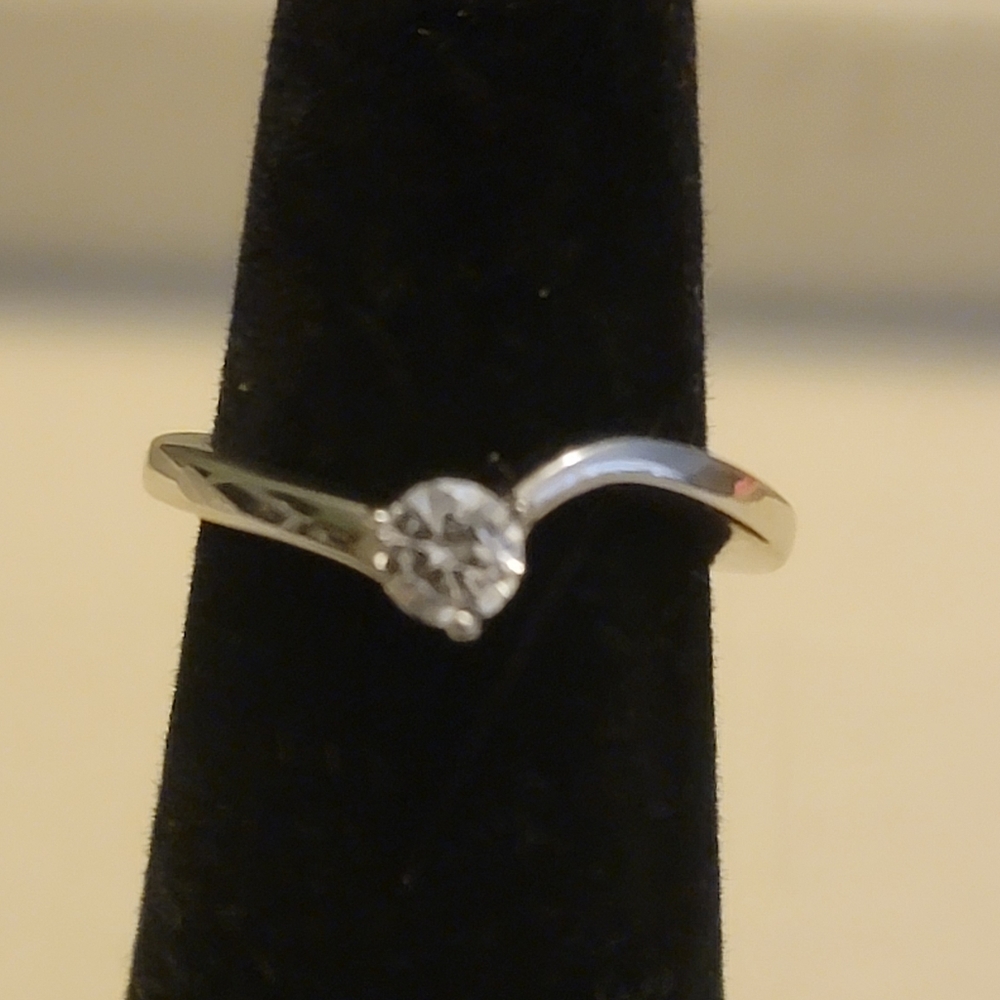 Sterling silver 925 cz size 4.75